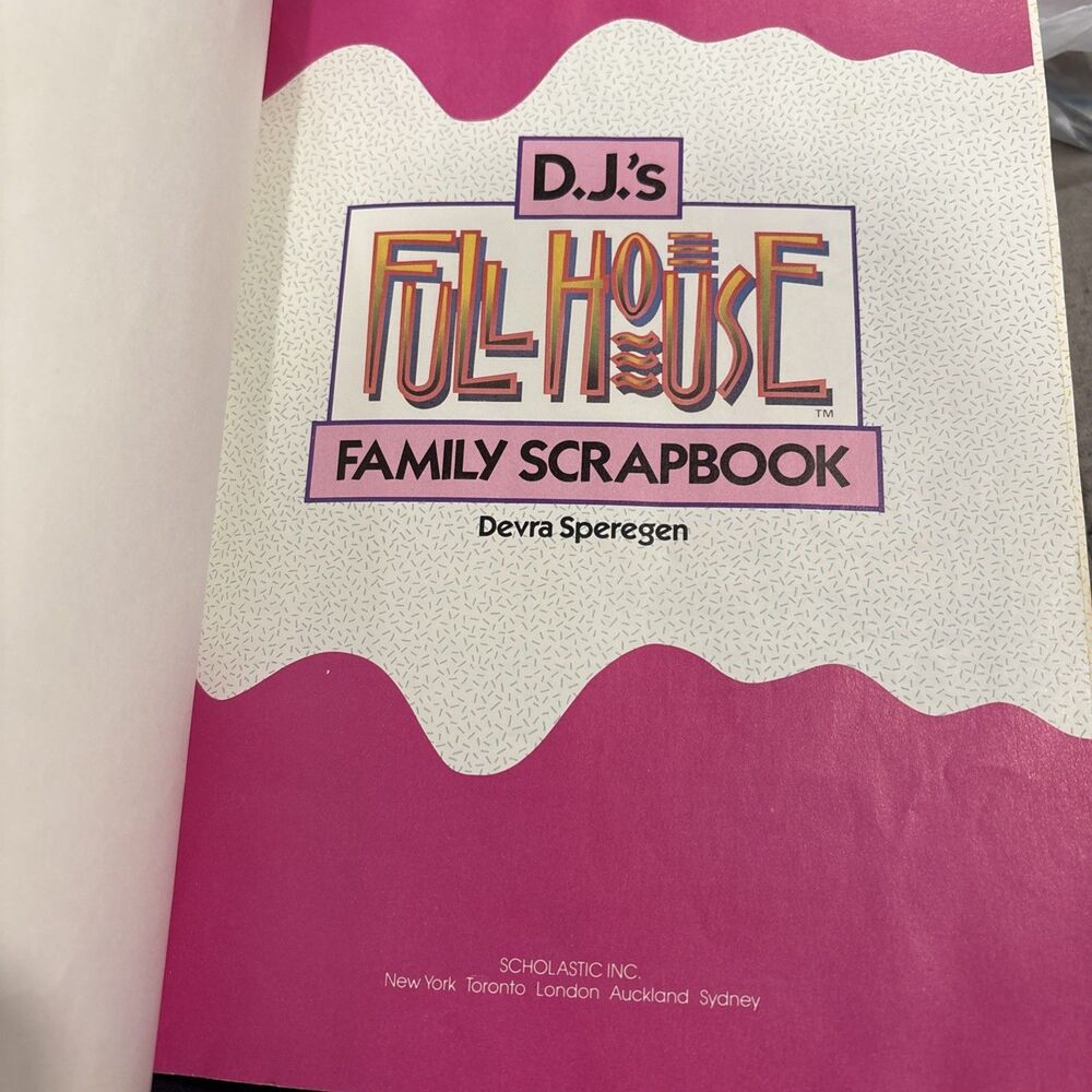 D.J.'S Full House Family Scrapbook 1992 1st Paperback Scholastic Candace Bure - Picture 5 of 16